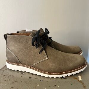 Men's Tan Chukka Boots with White Sole